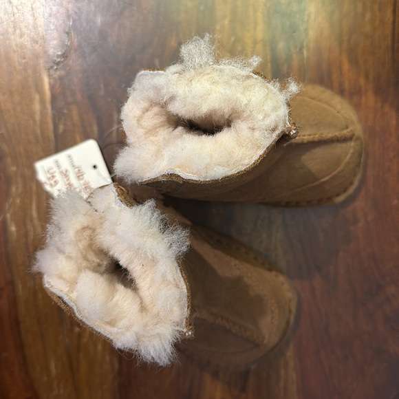 Baby Uggs sz SML - Picture 4 of 6